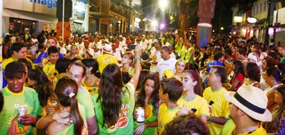 Foliões no Carnaval de Cássia